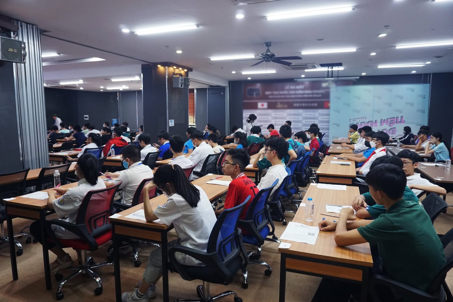 Cuộc thi Toán quốc tế AMC tại The Vuon thu hút hơn 120 học sinh