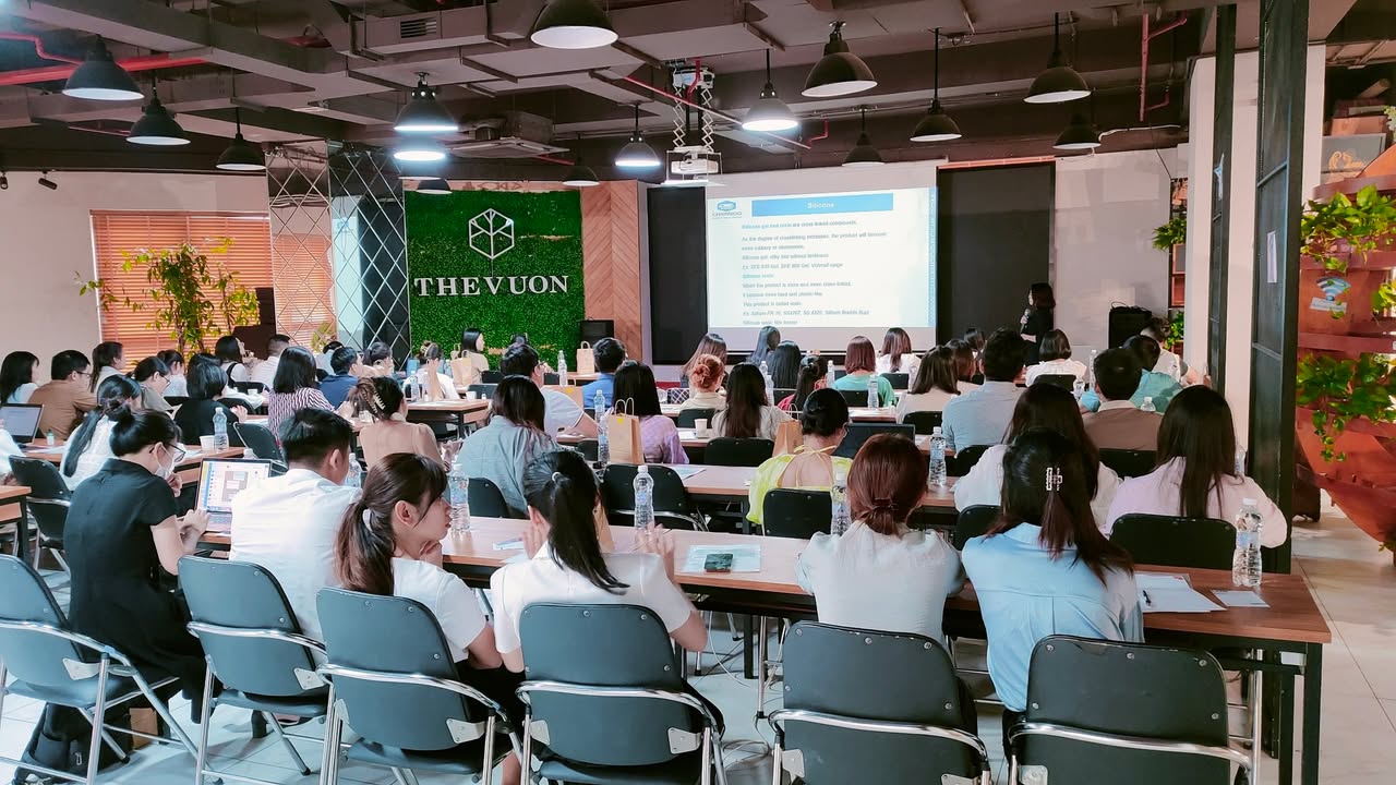 Tổ chức hội thảo chăm sóc da Hà Nội Spotlight on Skincare tại The Vuon Luxury Garden Office