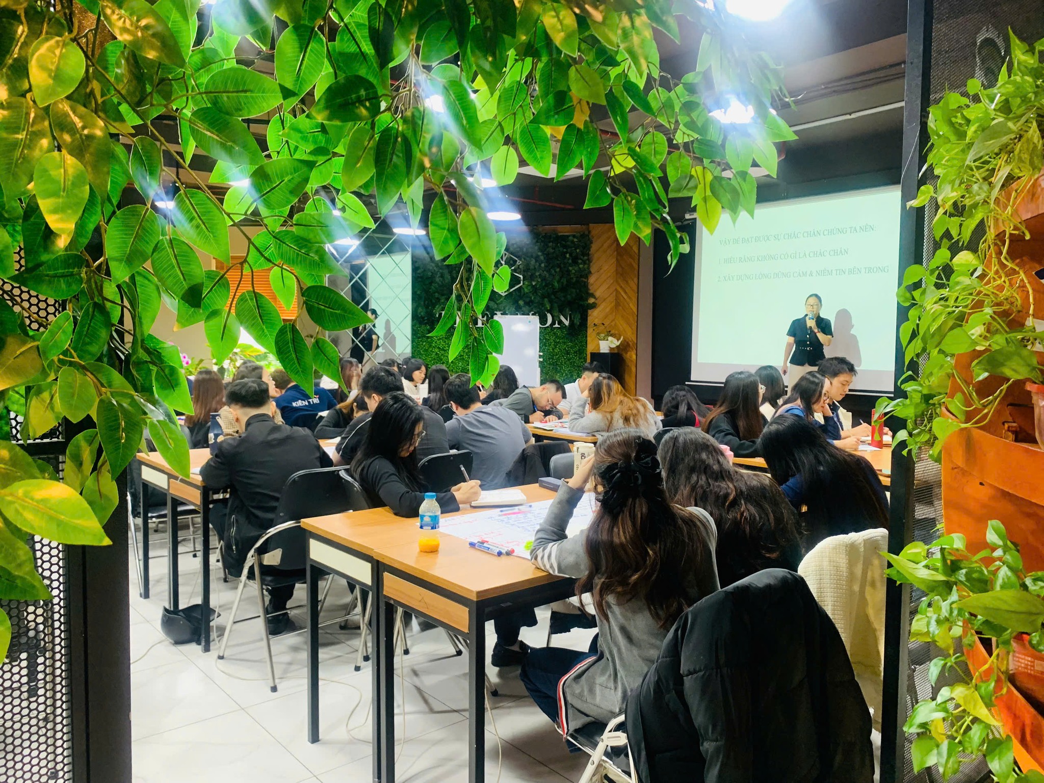 Workshop tiếng Anh English TaTa tại The Vuon Luxury Garden