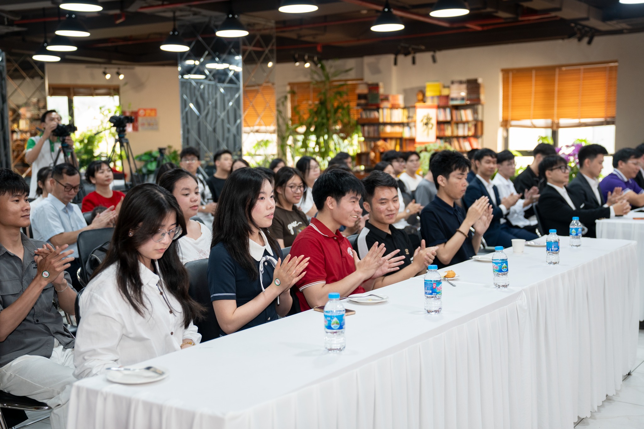 Talkshow hướng nghiệp “Bước đệm 2k9 - Hiểu kỳ thi, chọn đúng lộ trình” 