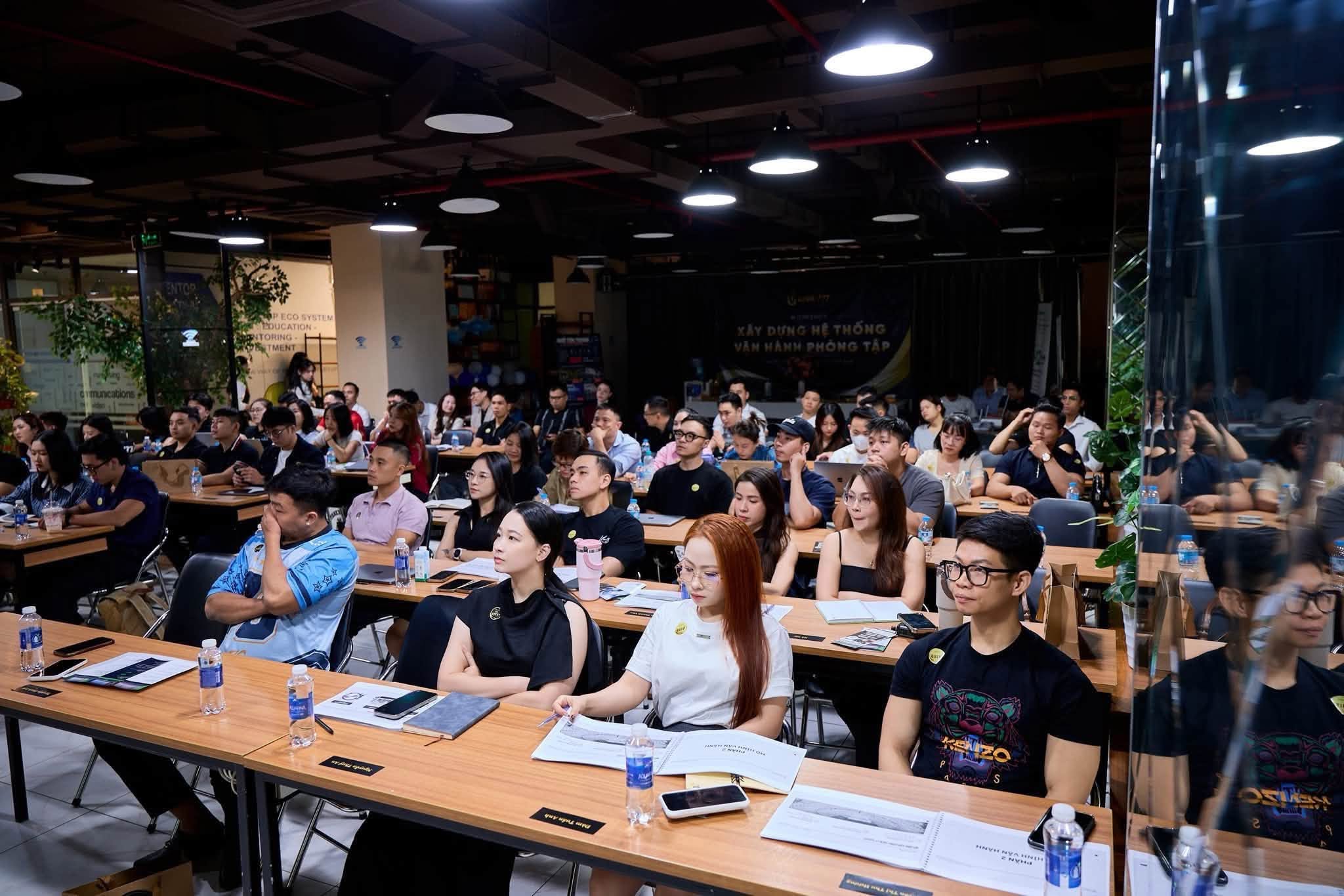 Live Fit tổ chức workshop thực chiến về bán hàng phòng gym tại The Vuon 