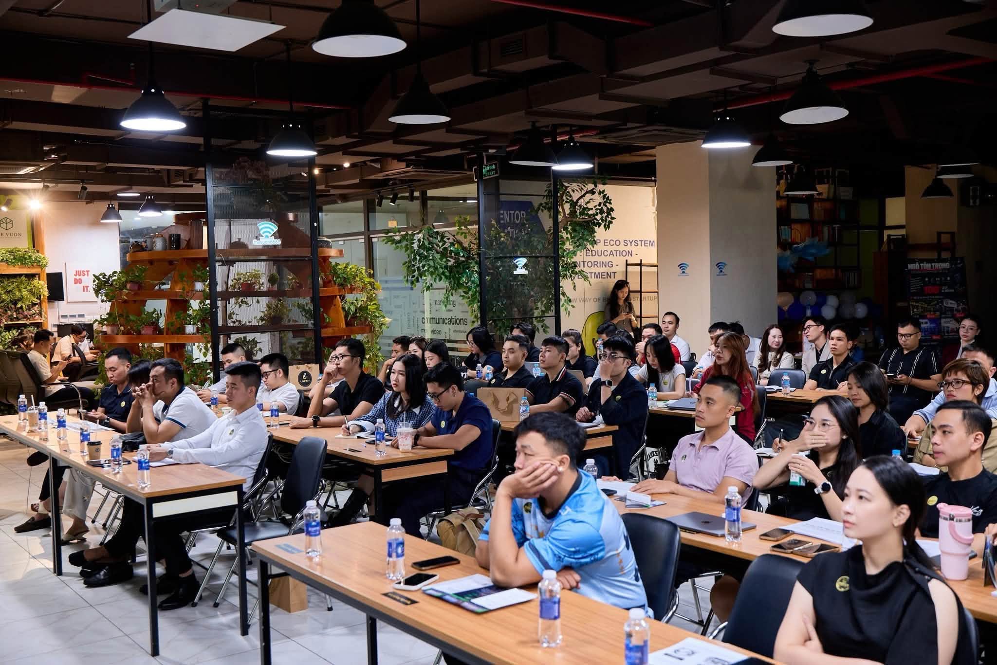 Live Fit tổ chức workshop thực chiến về bán hàng phòng gym tại The Vuon 