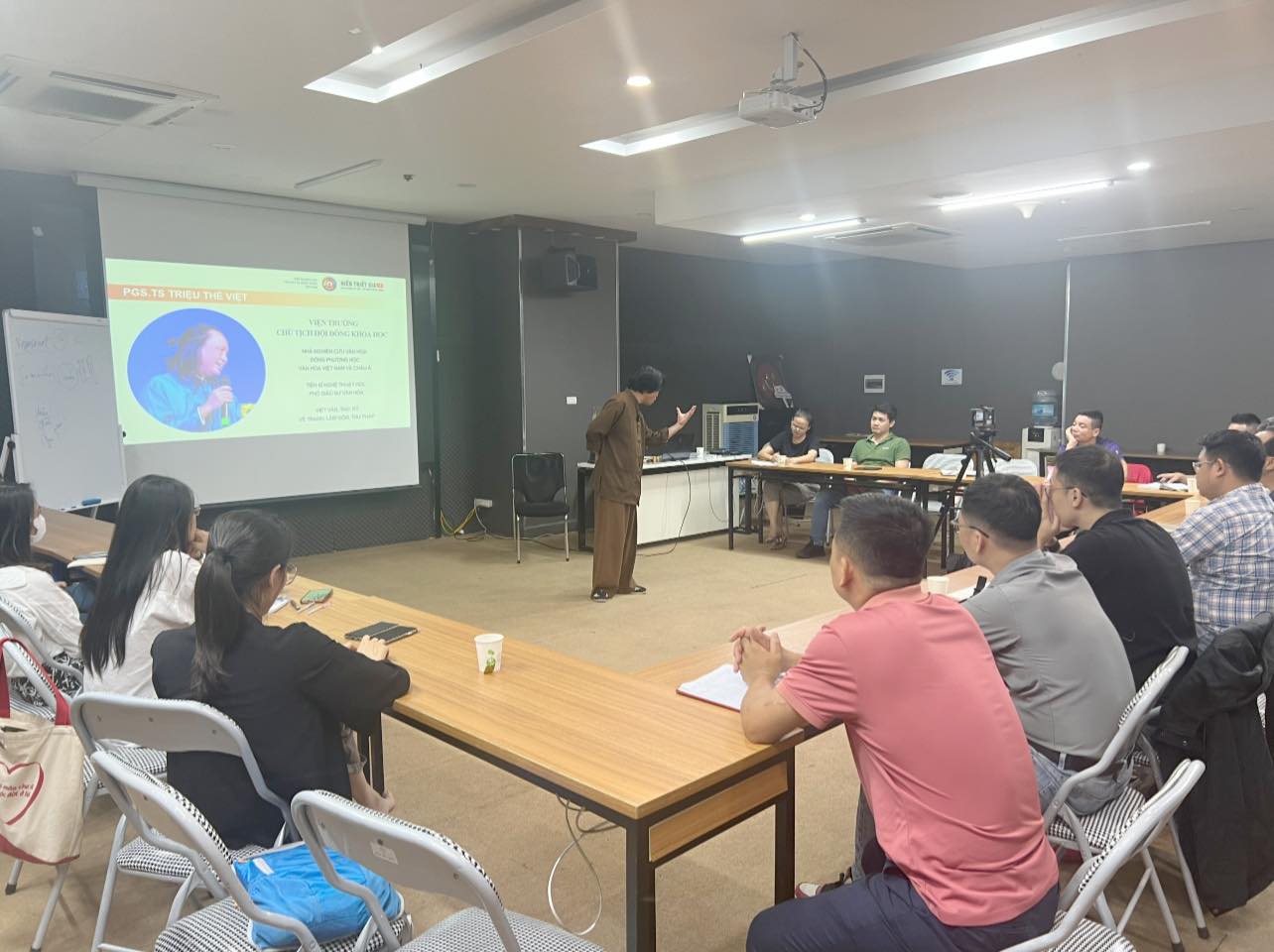 lớp học Phật pháp tại The Vuon