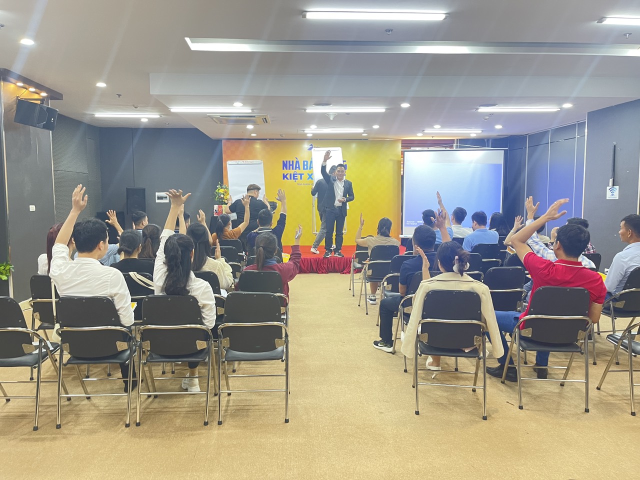 Hội thảo kinh doanh Hà Nội của Sales World tại The Vuon