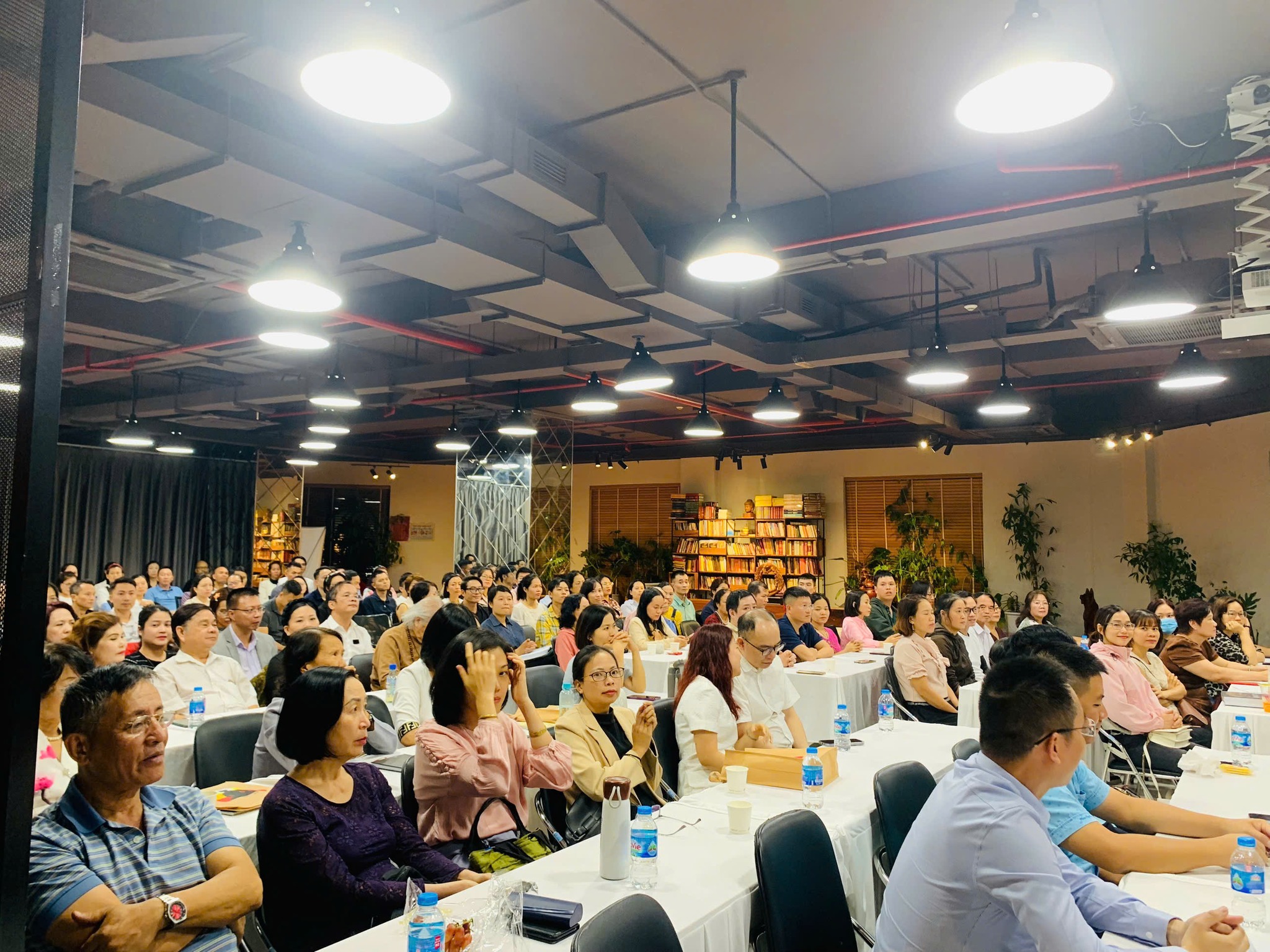  Sự kiện ra mắt sách thiền năng lượng tại văn phòng xanh The Vuon 