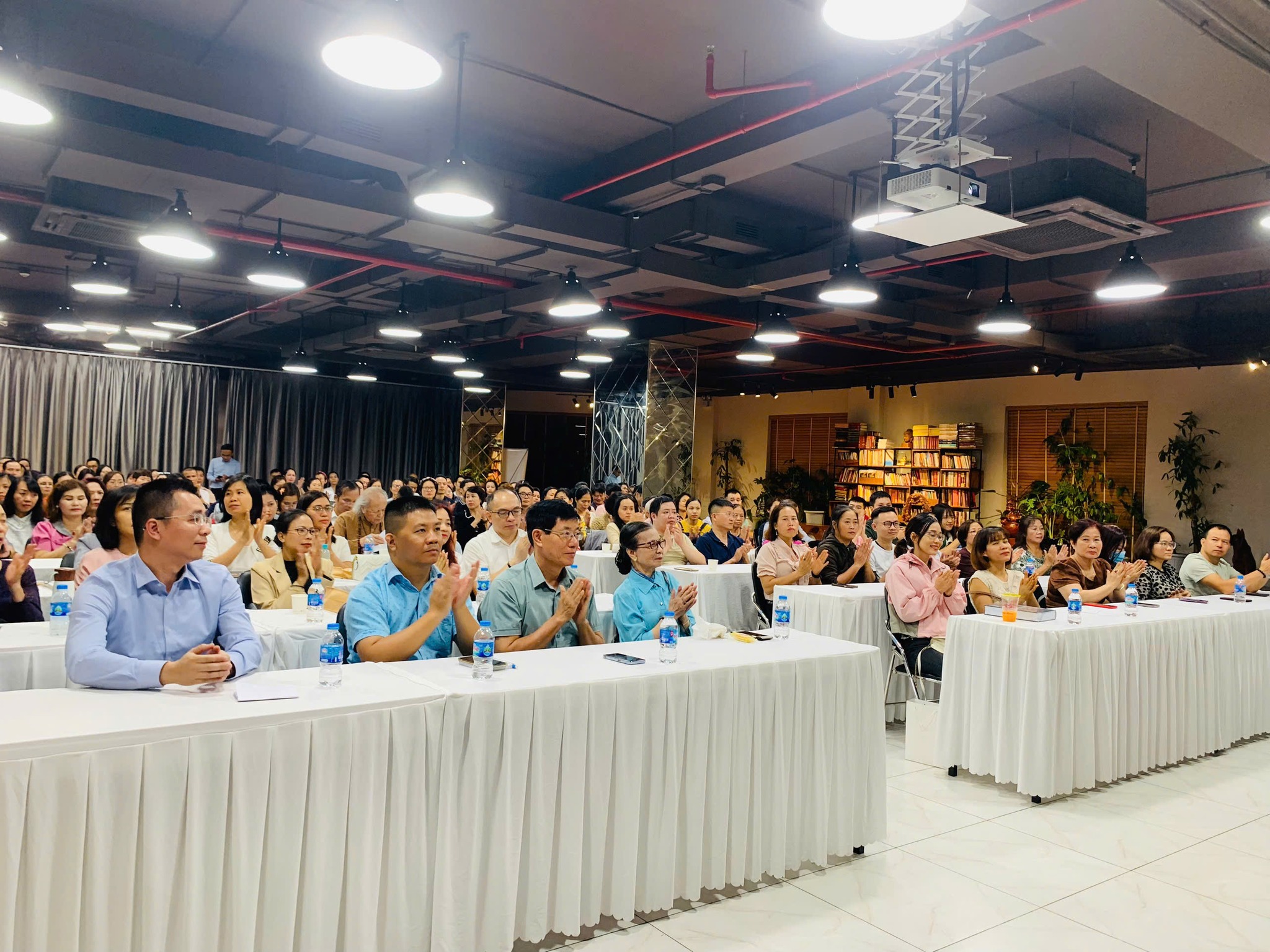  Sự kiện ra mắt sách thiền năng lượng tại văn phòng xanh The Vuon 