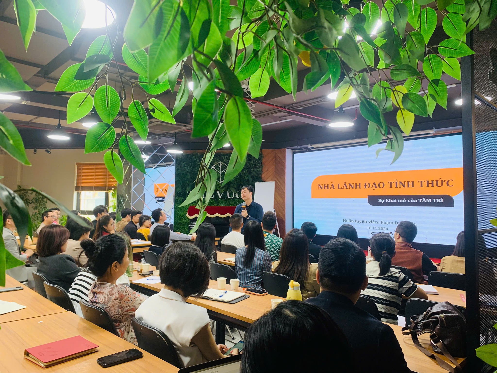 Talkshow phát triển tư duy lãnh đạo tại The Vuon Hà Nội 