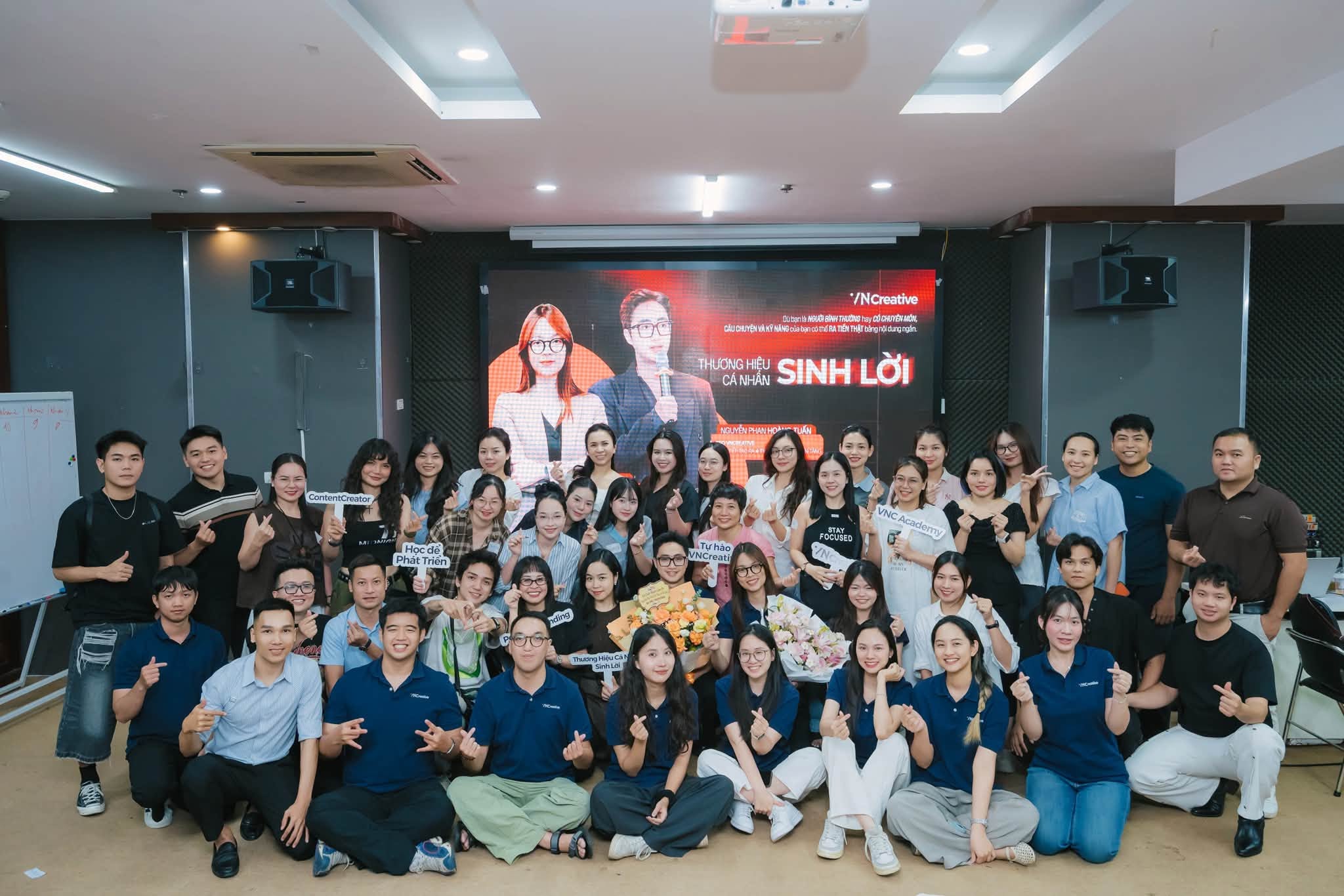 Bùng nổ cảm hứng tại talkshow thương hiệu cá nhân cùng VN Creative tại The Vuon 