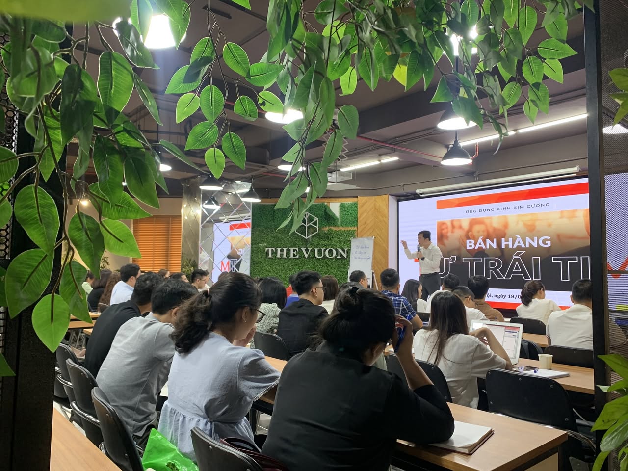CEO ABBANK Phạm Duy Hiếu chia sẻ tư duy bán hàng đột phá tại The Vuon