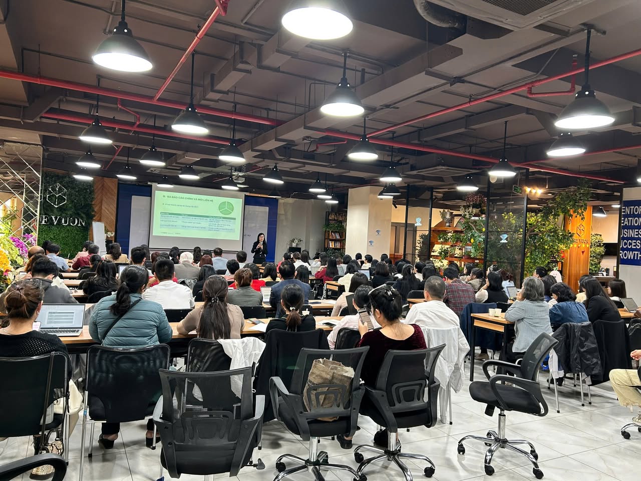 Hội thảo Báo Cáo Tài Chính & Thuế 2025 của UHY & VCCI tại The Vuon