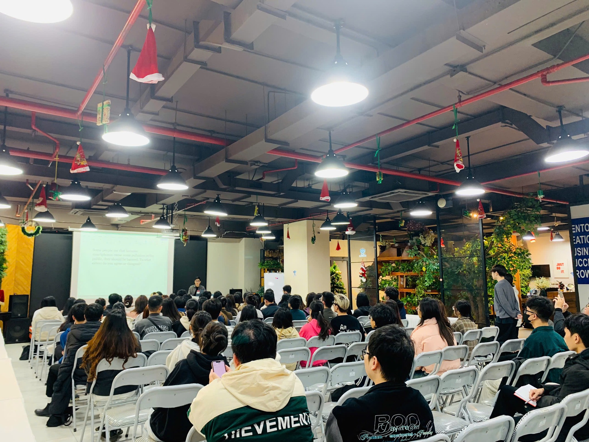 Workshop dạy IELTS của thầy Huy với chứng chỉ IELTS 9.0 tại The Vuon 