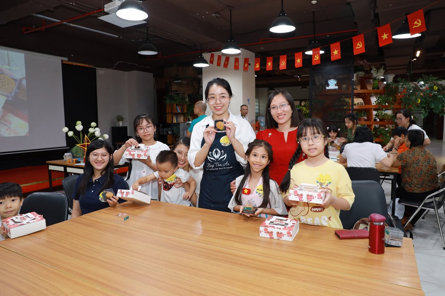 Workshop làm bánh trung thu cho bé tại The Vuon - Trải nghiệm ý nghĩa cùng gia đình