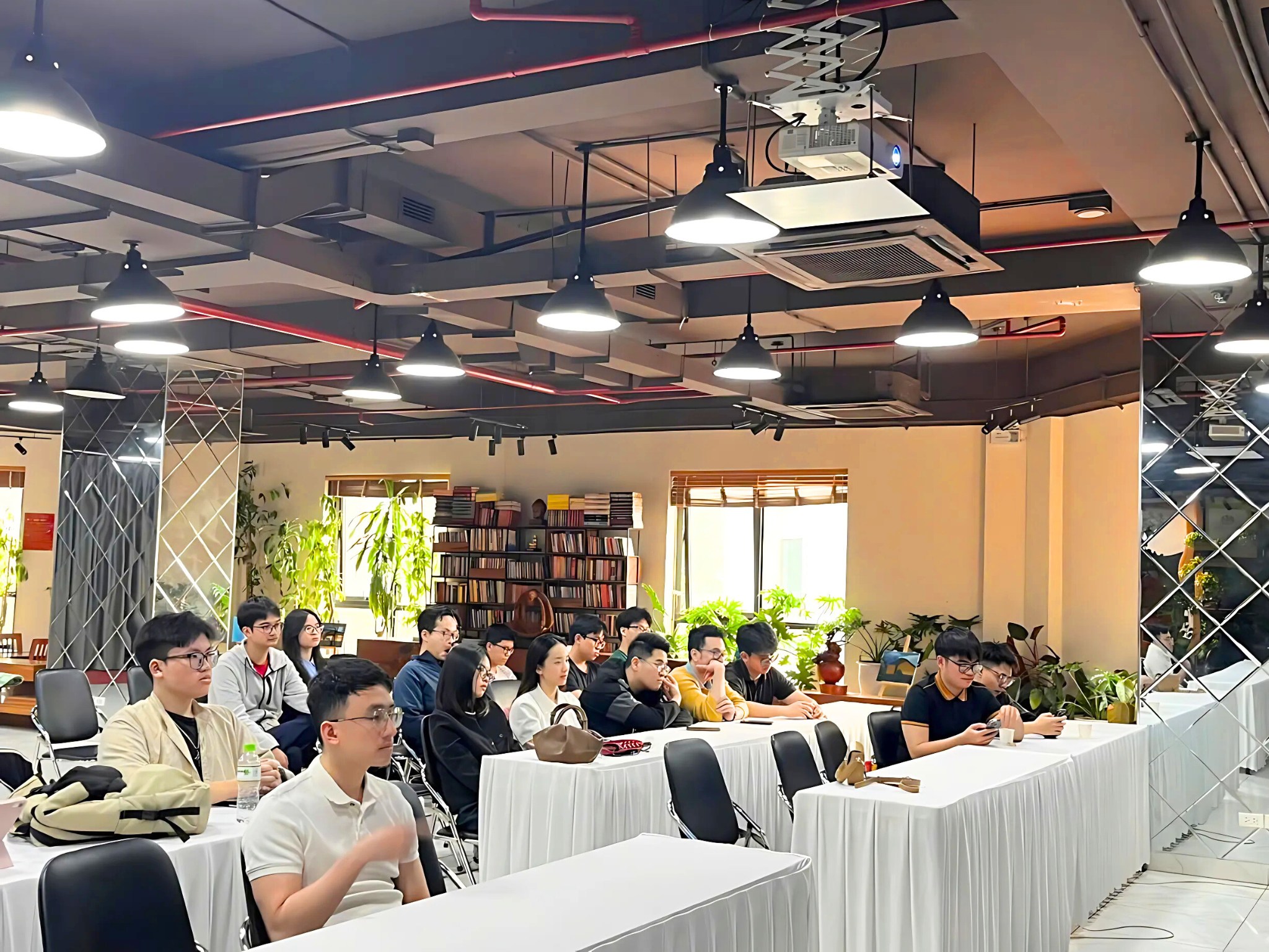 Trust Career tổ chức sự kiện workshop tài chính thành công tại The Vuon