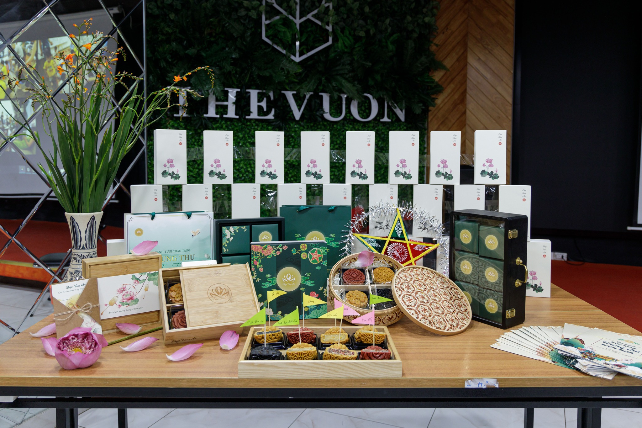 Búp Tâm An tổ chức workshop gia đình làm bánh trung thu tại The Vuon 