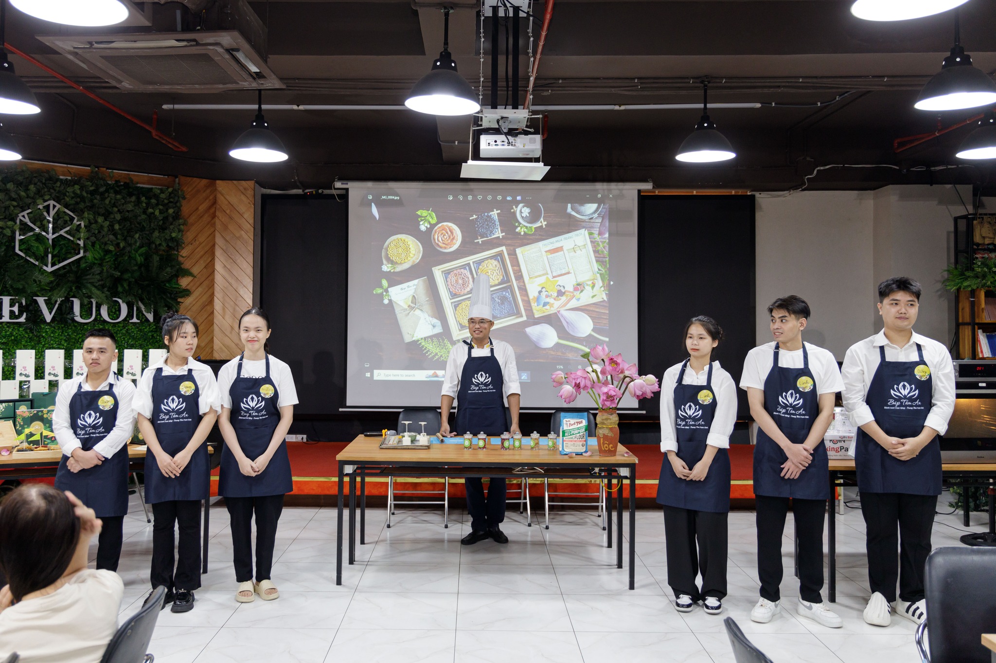 Búp Tâm An tổ chức workshop gia đình làm bánh trung thu tại The Vuon 