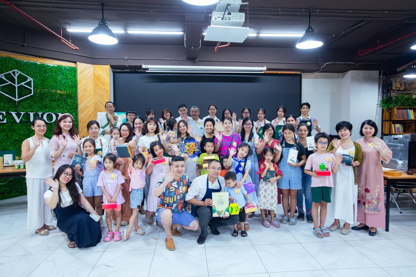 workshop gia đình làm bánh trung thu tại The Vuon 