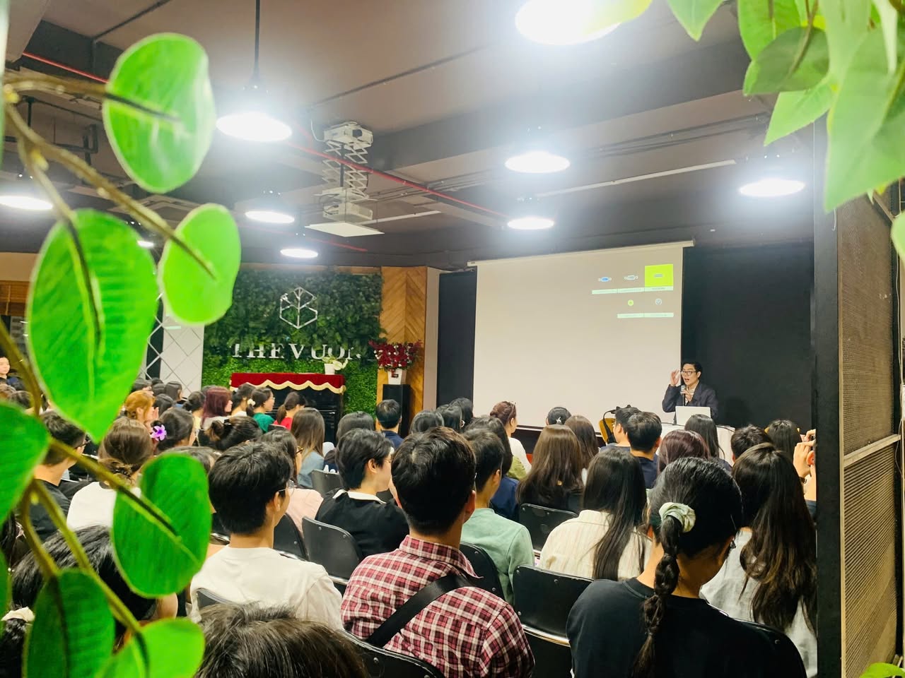 Workshop chia sẻ kinh nghiệm học IELTS hiệu quả cùng thầy Hoàng Huy tại The Vuon