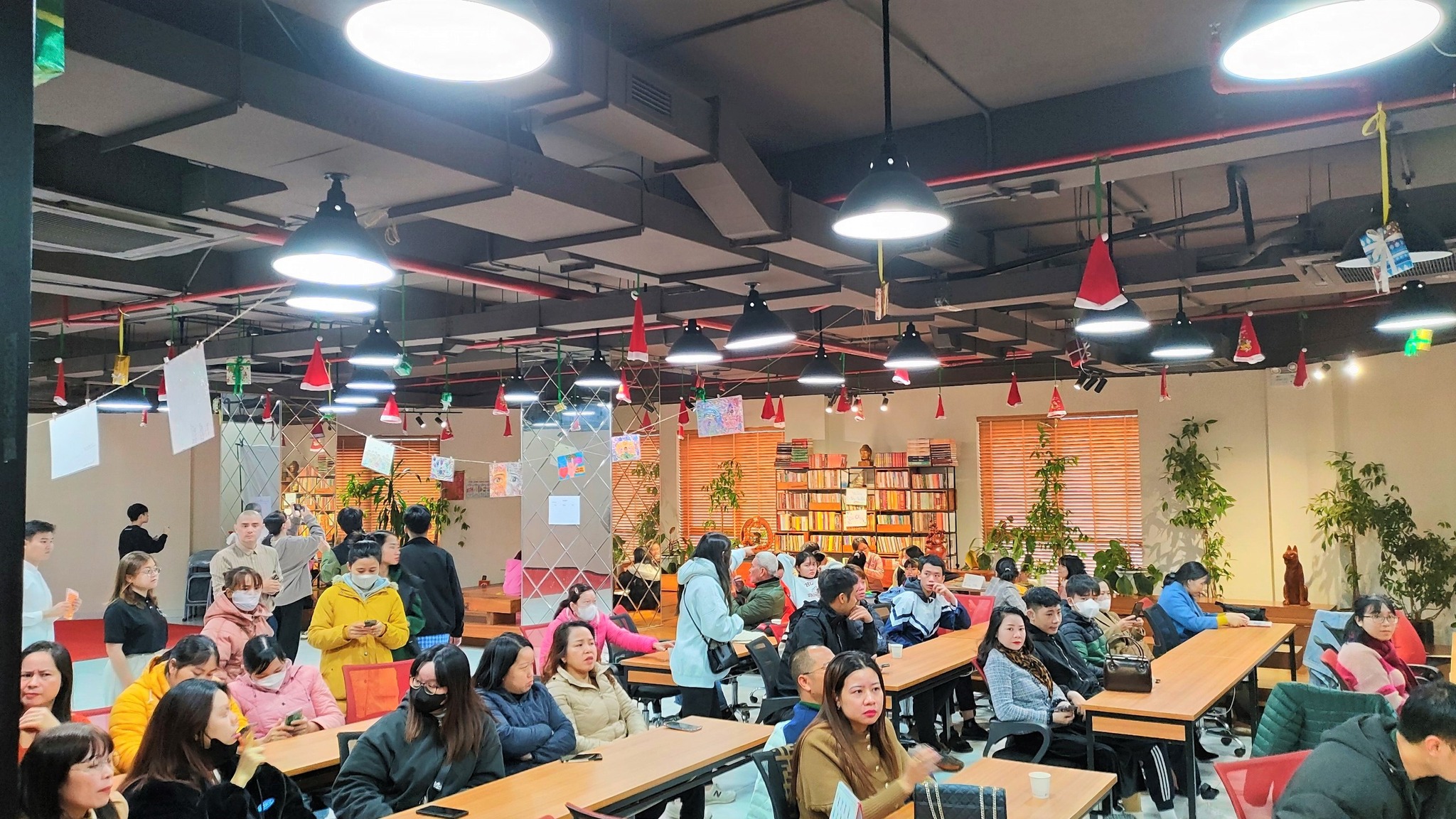 Hội thảo quyền trẻ em và ngôn ngữ ký hiệu gây xúc động tại The Vuon