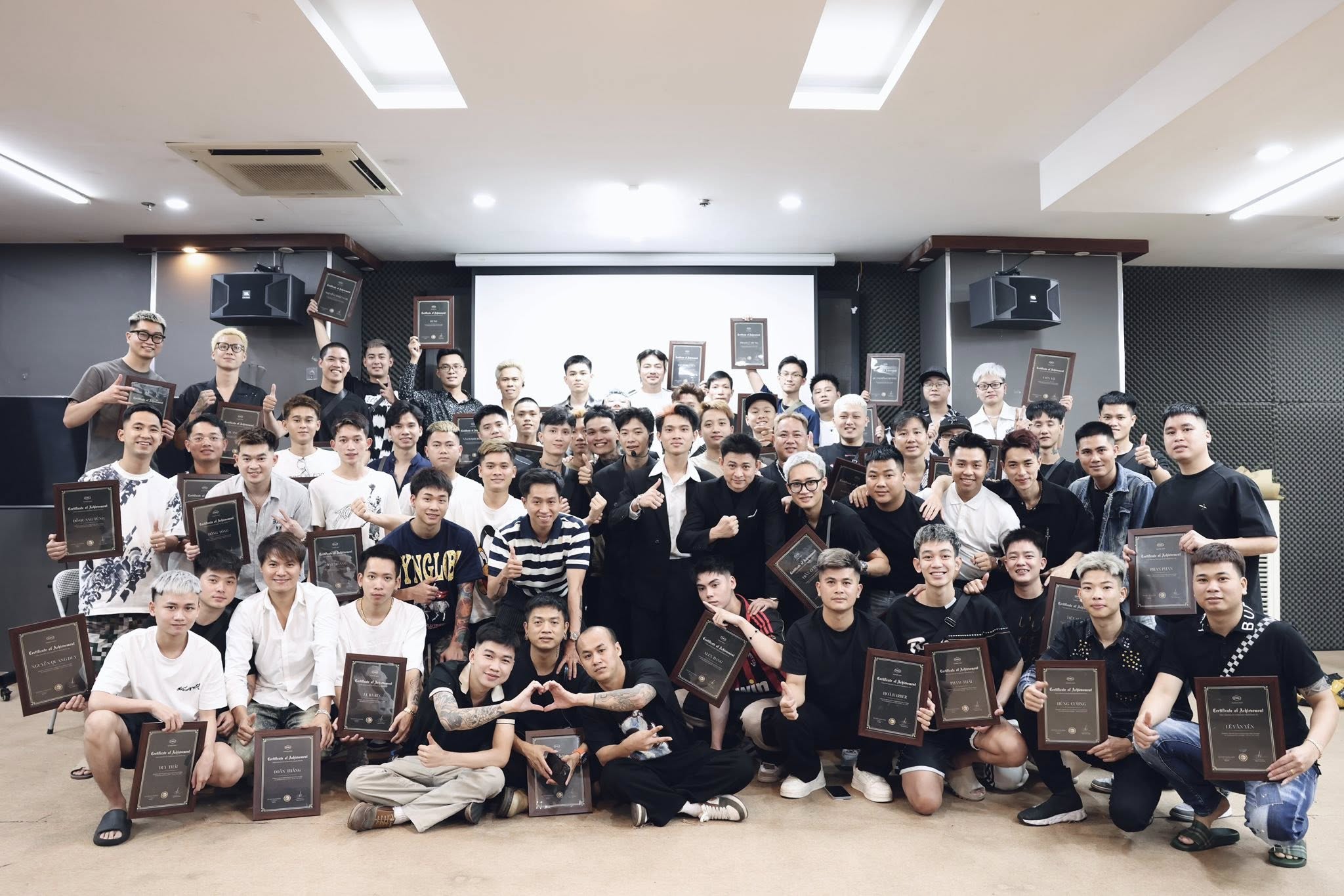 Khoá đào tạo thợ tóc chuyên nghiệp tại The Vuon