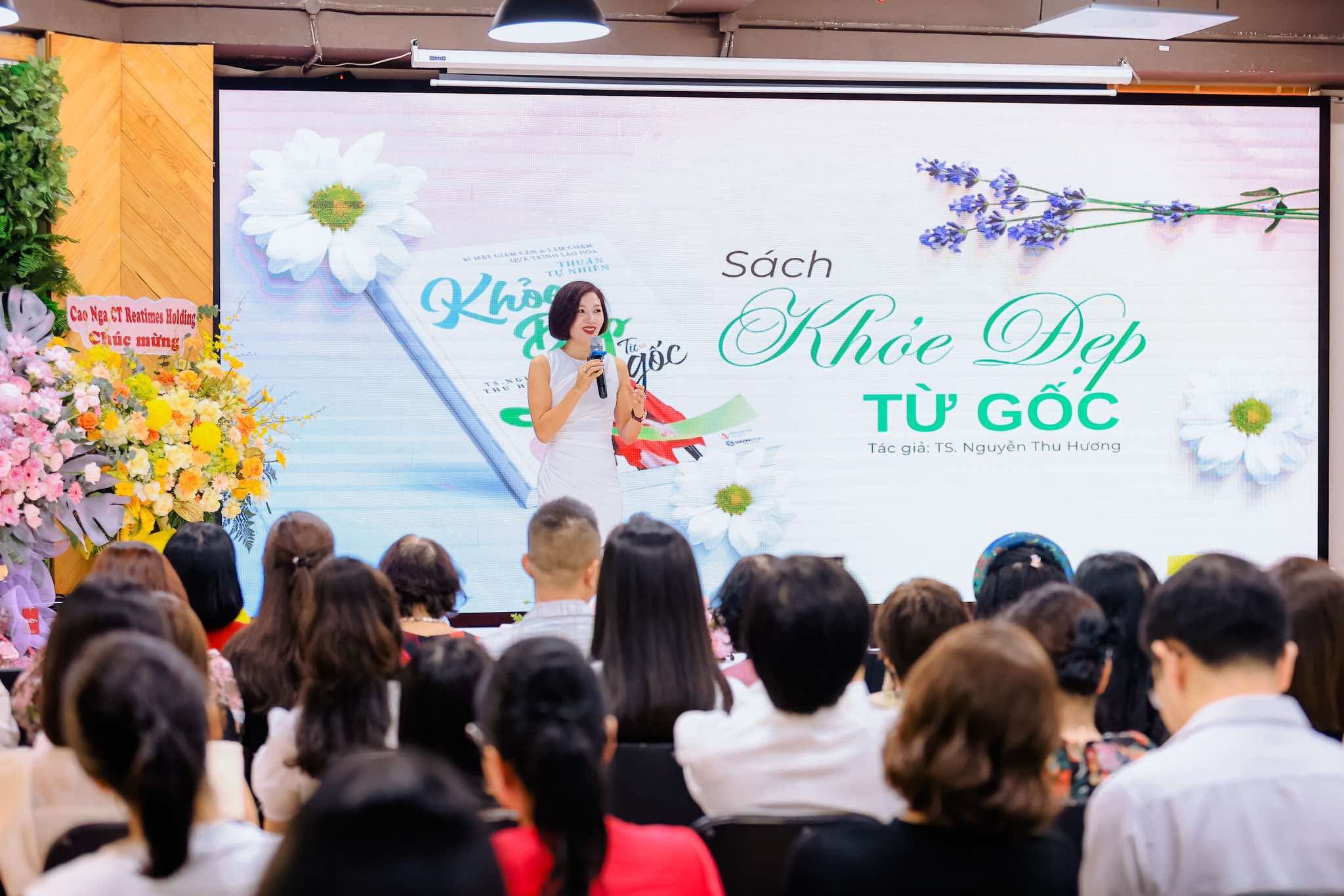 Lễ ra mắt sách “Khỏe đẹp từ gốc” tại The Vuon Hà Nội 