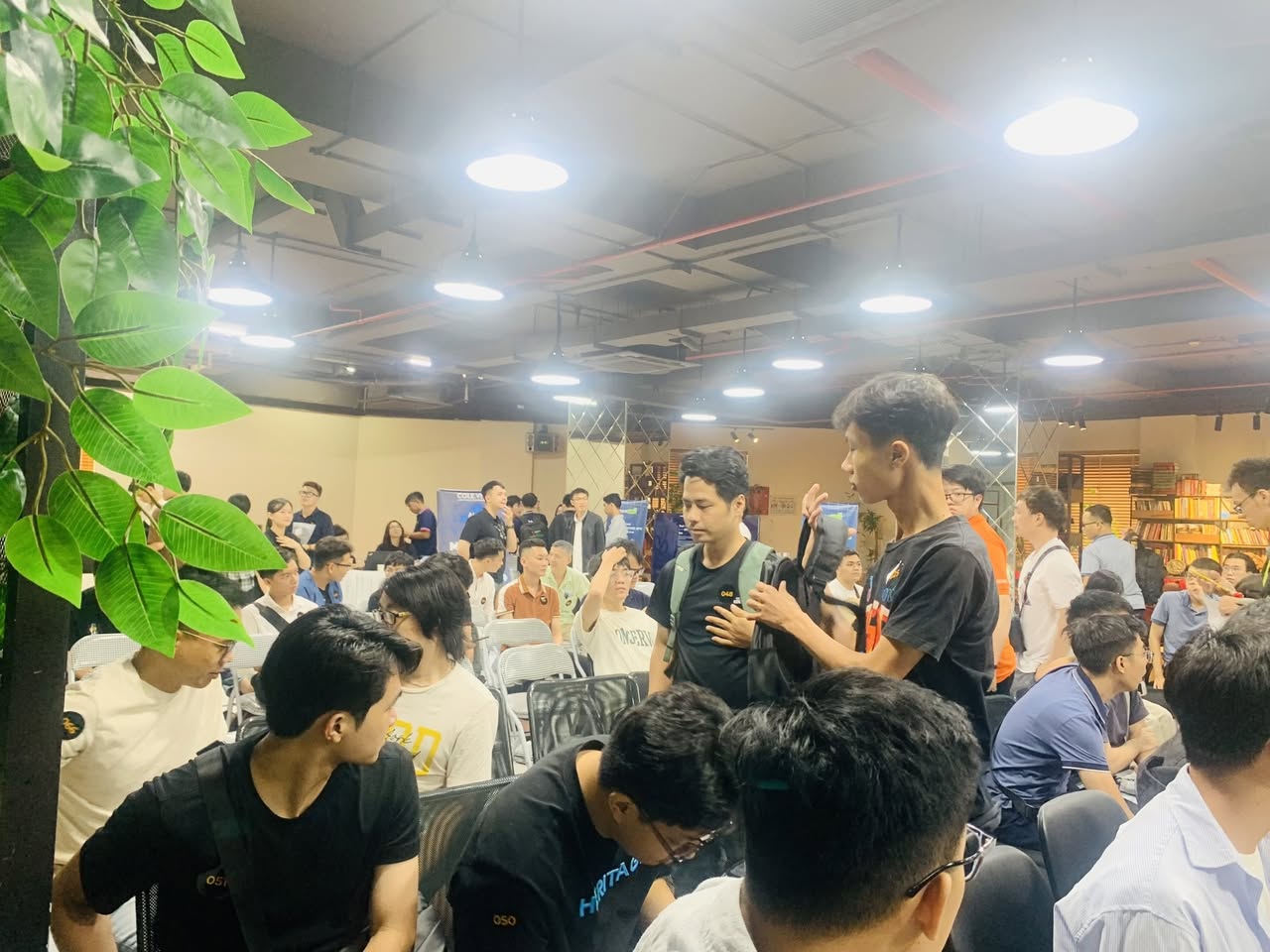 Tổ chức sự kiện AI ấn tượng tại The Vuon – Mì AI Offline mừng 50K Members