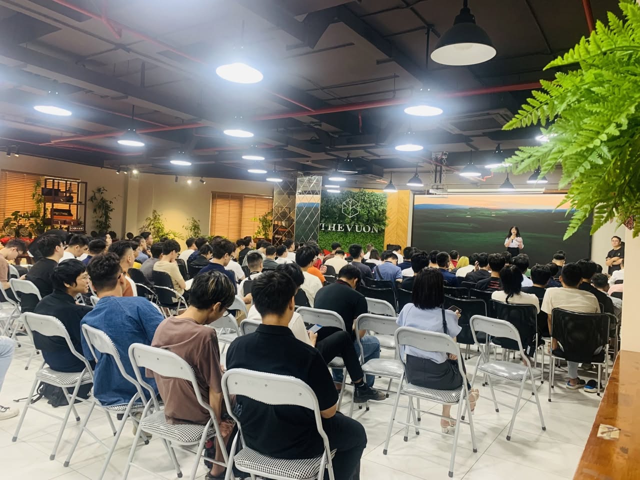 Tổ chức sự kiện AI ấn tượng tại The Vuon – Mì AI Offline mừng 50K Members
