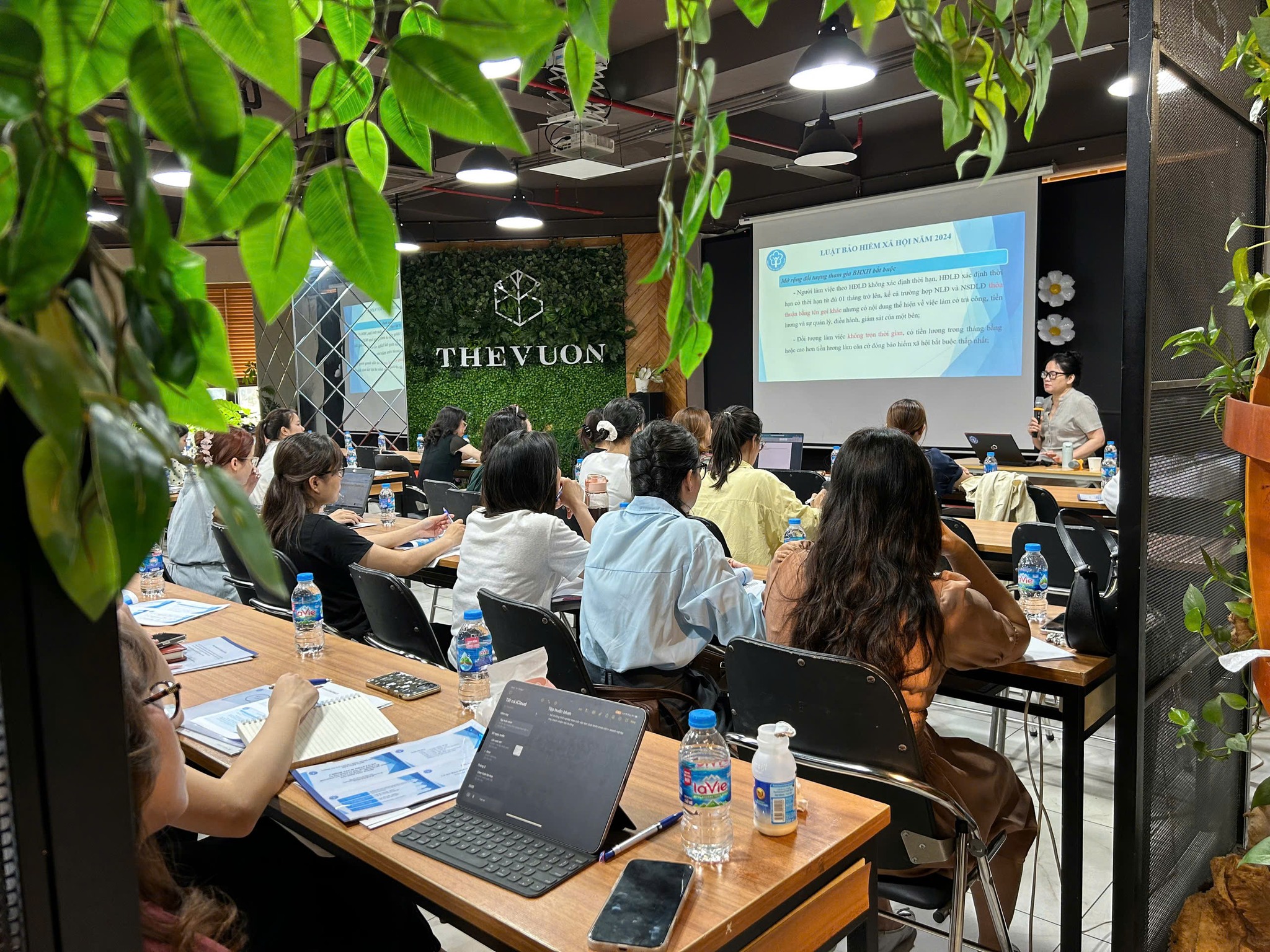 Lớp tập huấn BHXH BHYT BHTN 2026 Hà Nội của EFY Việt Nam tại The Vuon 