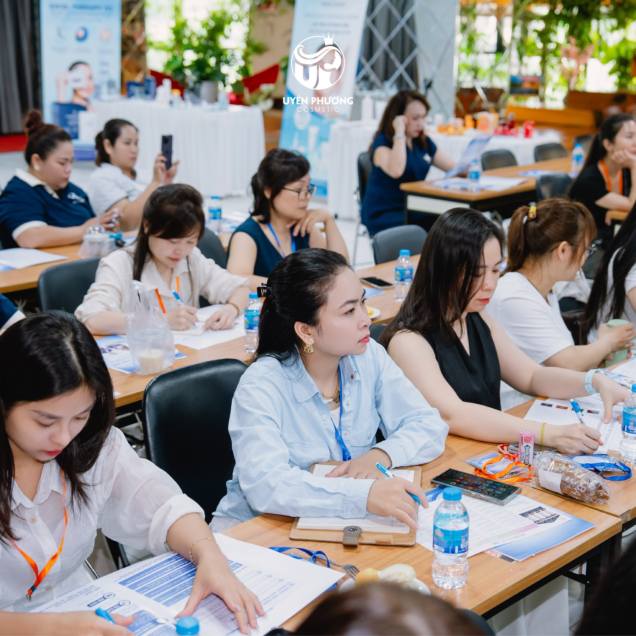 Uyen Phuong Professional Cosmetic tổ chức hội thảo ngành làm đẹp Hà Nội tại The Vuon 