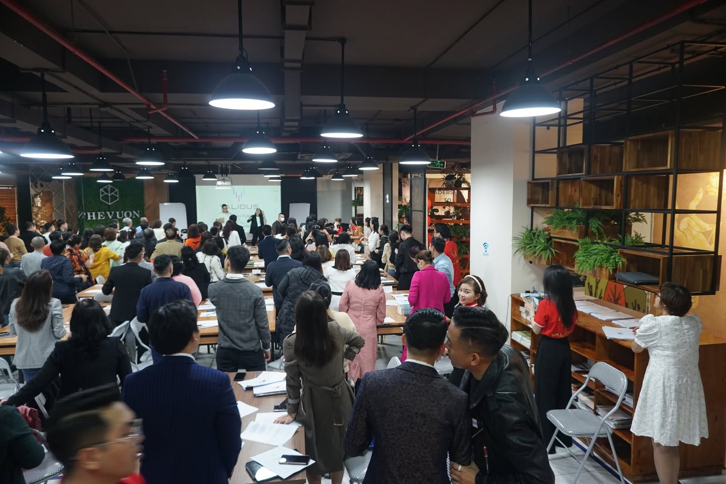 Validus tổ chức khóa học đào tạo diễn giả tại The Vuon 