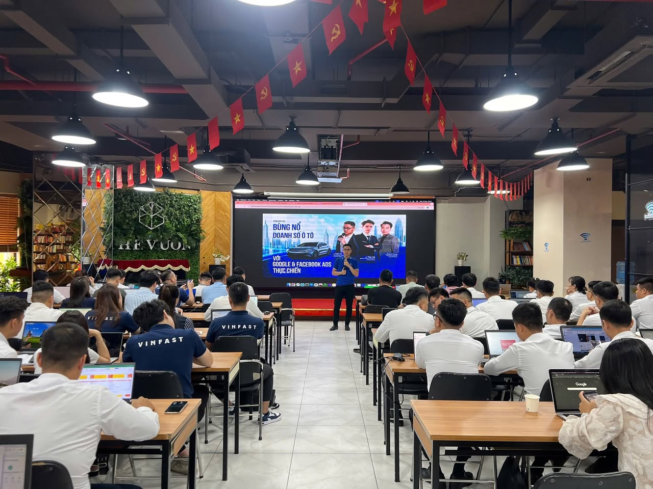 Vinalink Academy tổ chức khóa học Google Ads & Facebook Ads ô tô tại The Vuon 