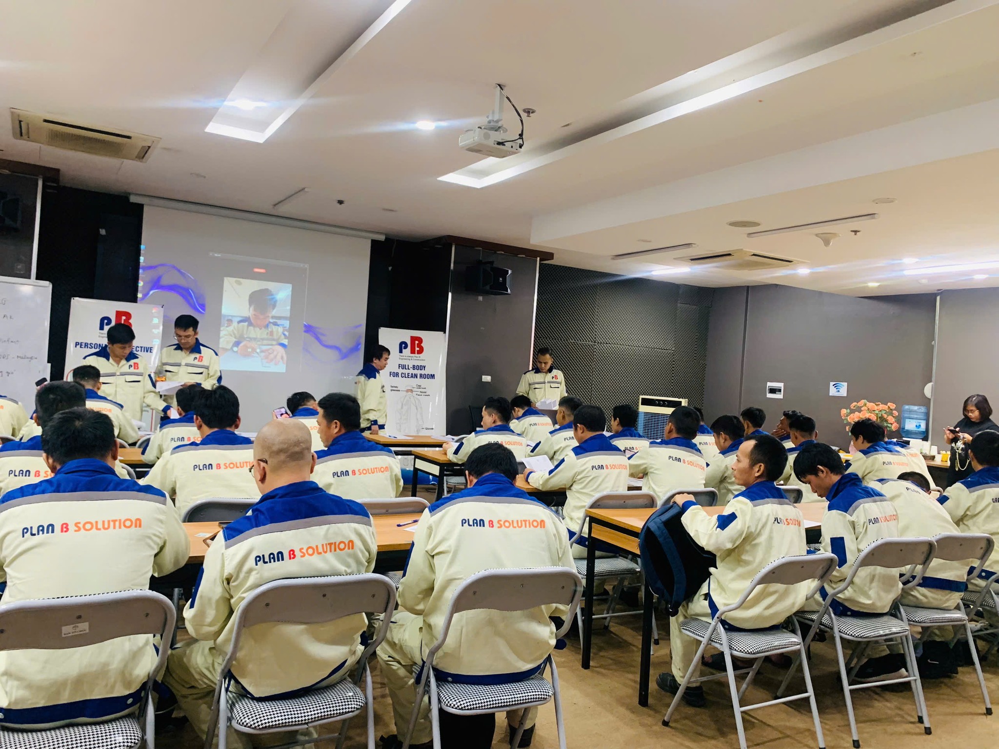 Workshop thiết bị bảo hộ cá nhân của Plan B Solution tại The Vuon