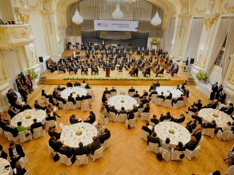 mụcd dích tổ chức gala dinner